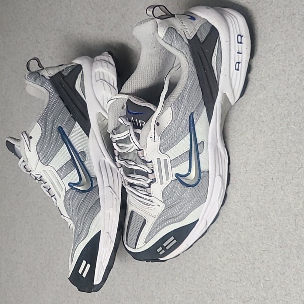 Mens new Nike Copious athletic shoe
